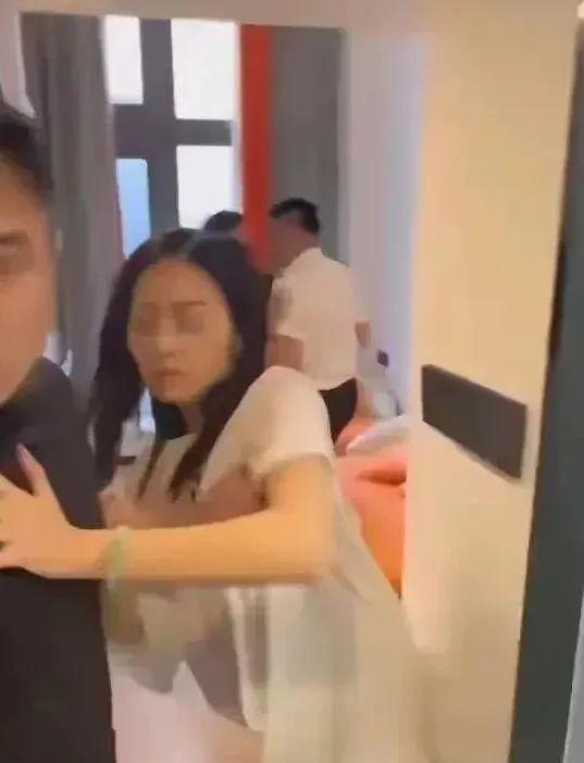 老公爆料老婆出轨视频,出轨视频曝光妻子背叛瞬间